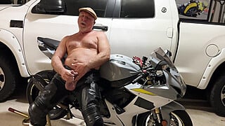 Straight Daddy in Garage Jerks and Cums in Leather on Motorbike Big Boobs Porn Video